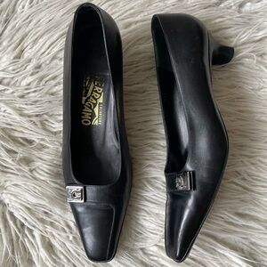 Salvatore Ferragamo Black Leather Buckle Detail Kitten Heel Pumps Size 8.5